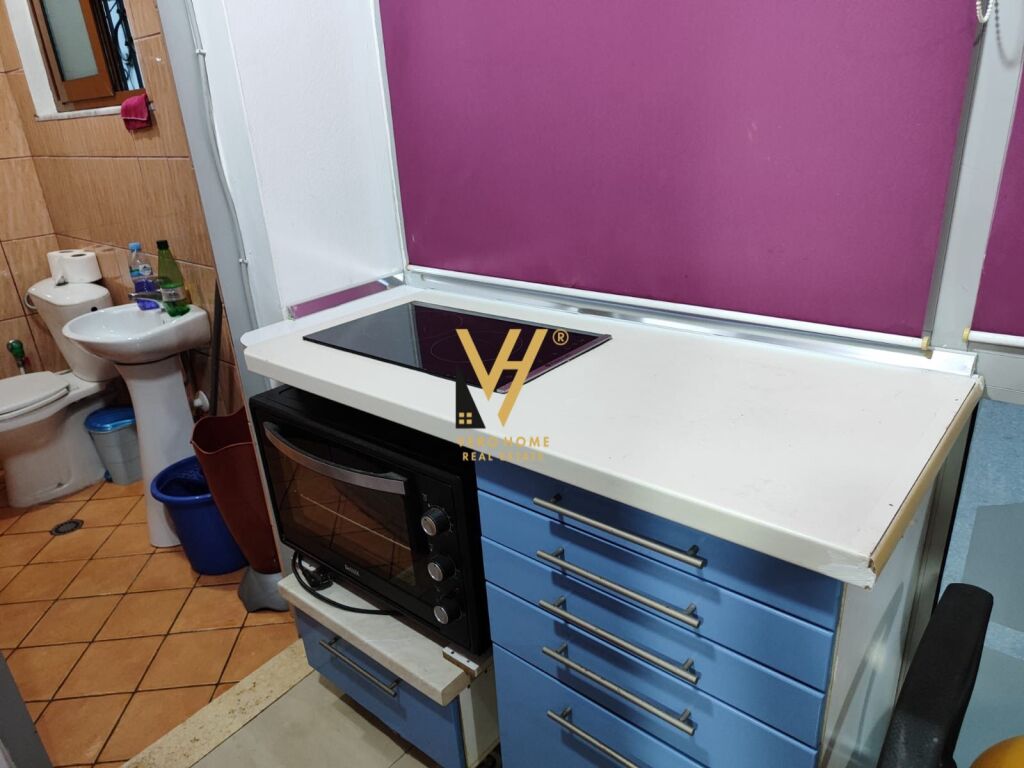 JEPET GARSONIERE 28 M2 ME QERA TE MEDRESEJA 300 EURO