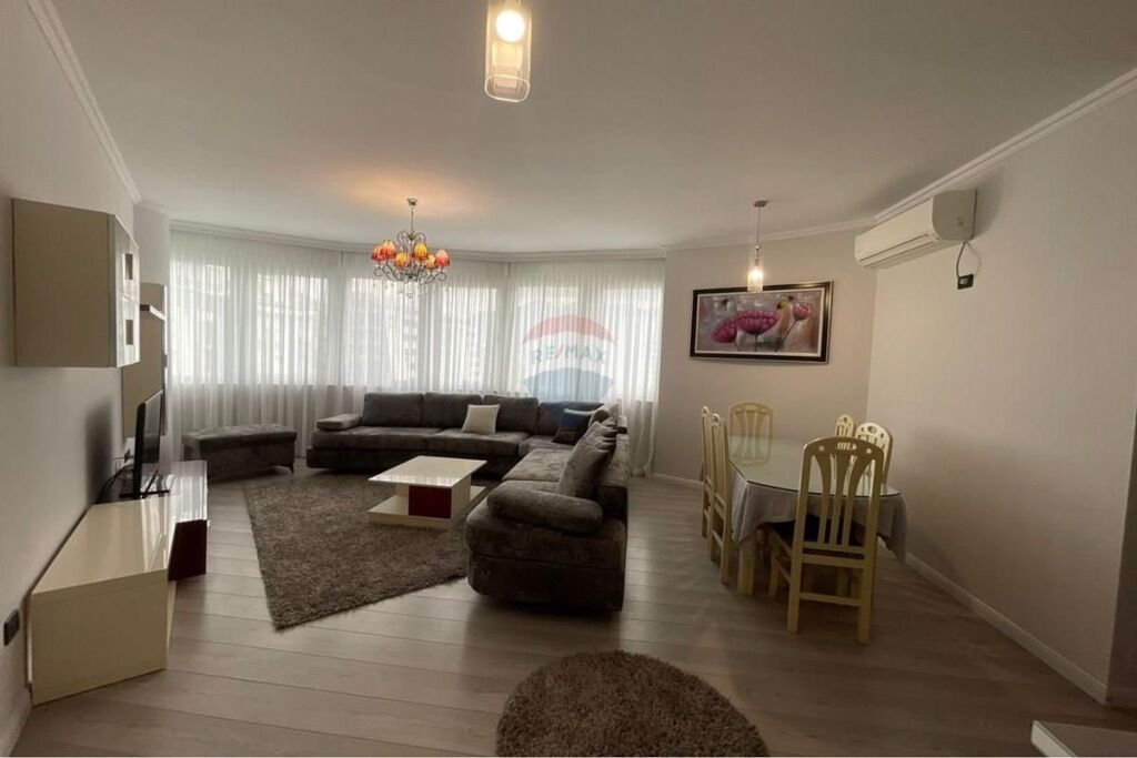 Ofrohet per qira Apartament 3+1 te rruga e Kavajës