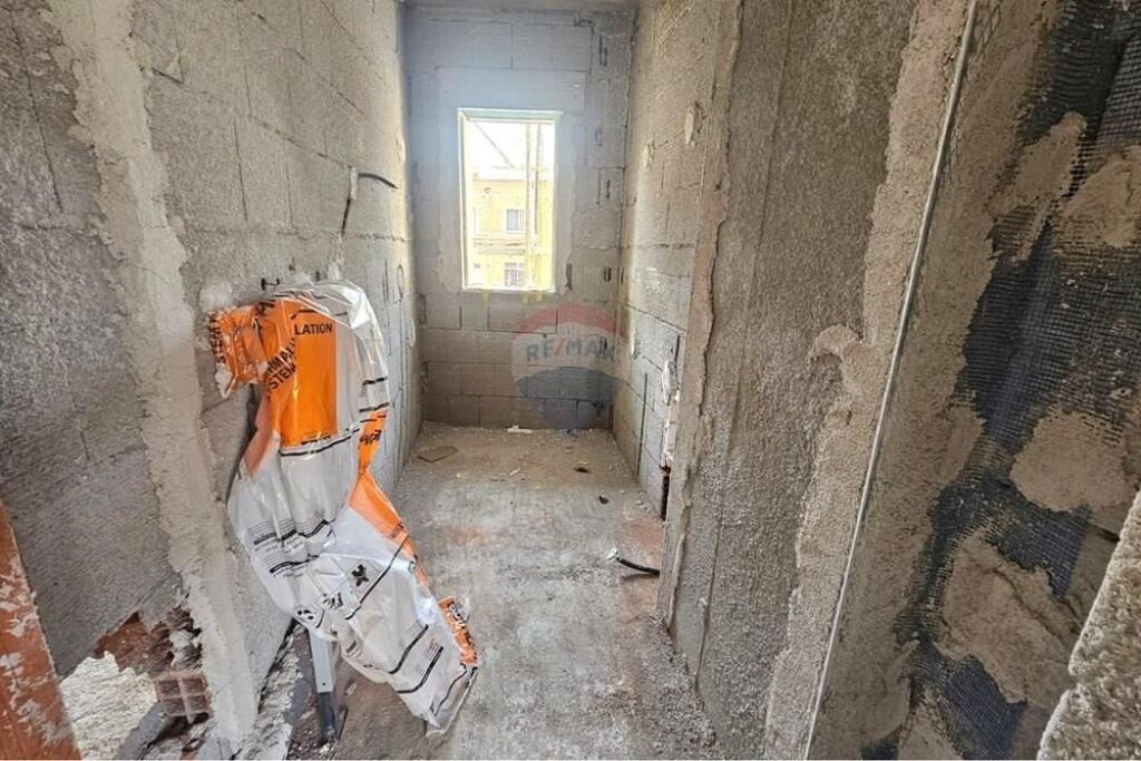 Shitet Apartament 2+1+2 tek Rruga e Elbasanit