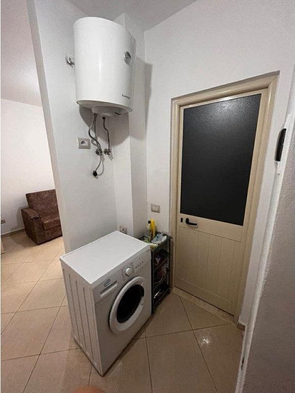 Shitet Apartament 1+1 në zemër të Shëngjinit – 70 metra nga deti