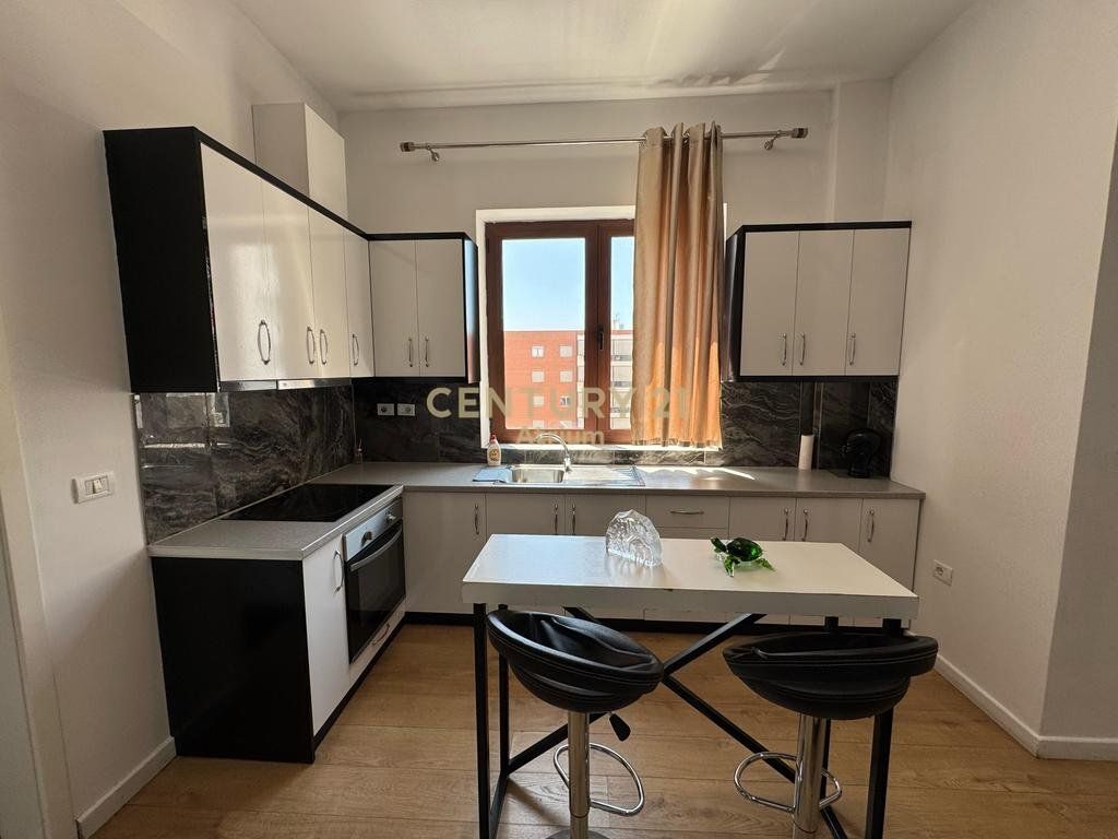 JAPIM ME QIRA APARTAMENT 1+1+ VERANDE TEK KOMPLEKSI DELIJORGJI !!!