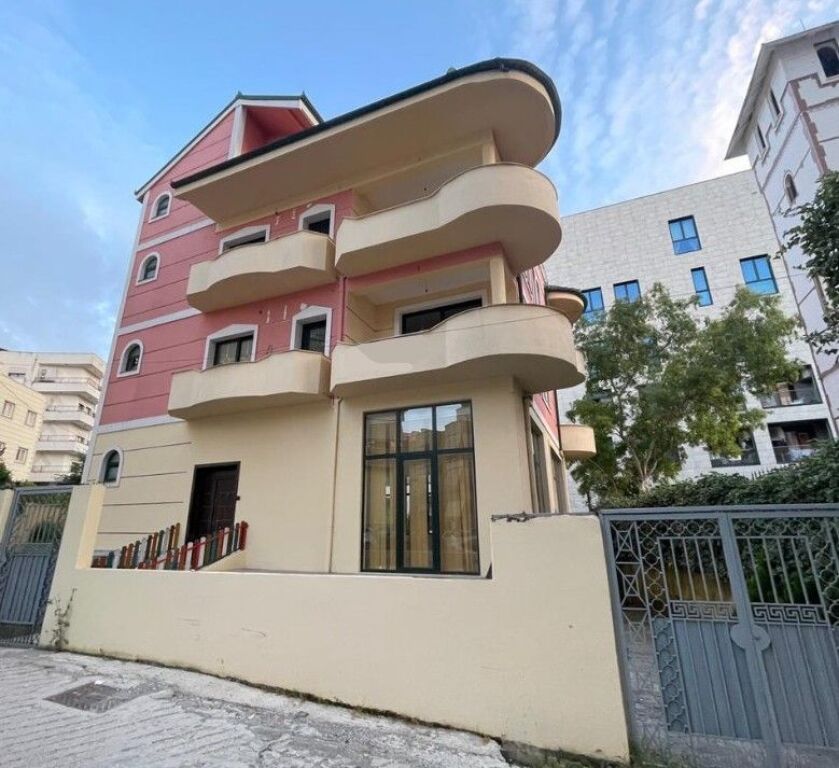 Shitet / Jepet me qira godinë te Liqeni i Thatë
