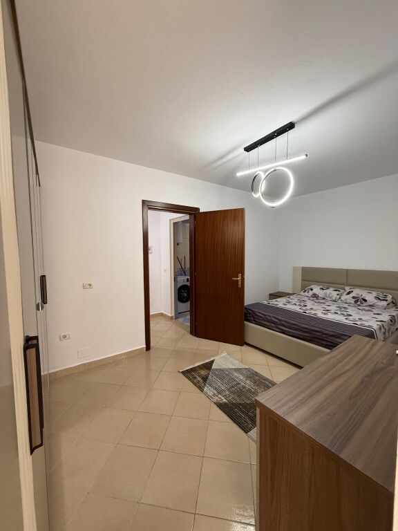 Shitet Apartament 1+1 ne Golem !
