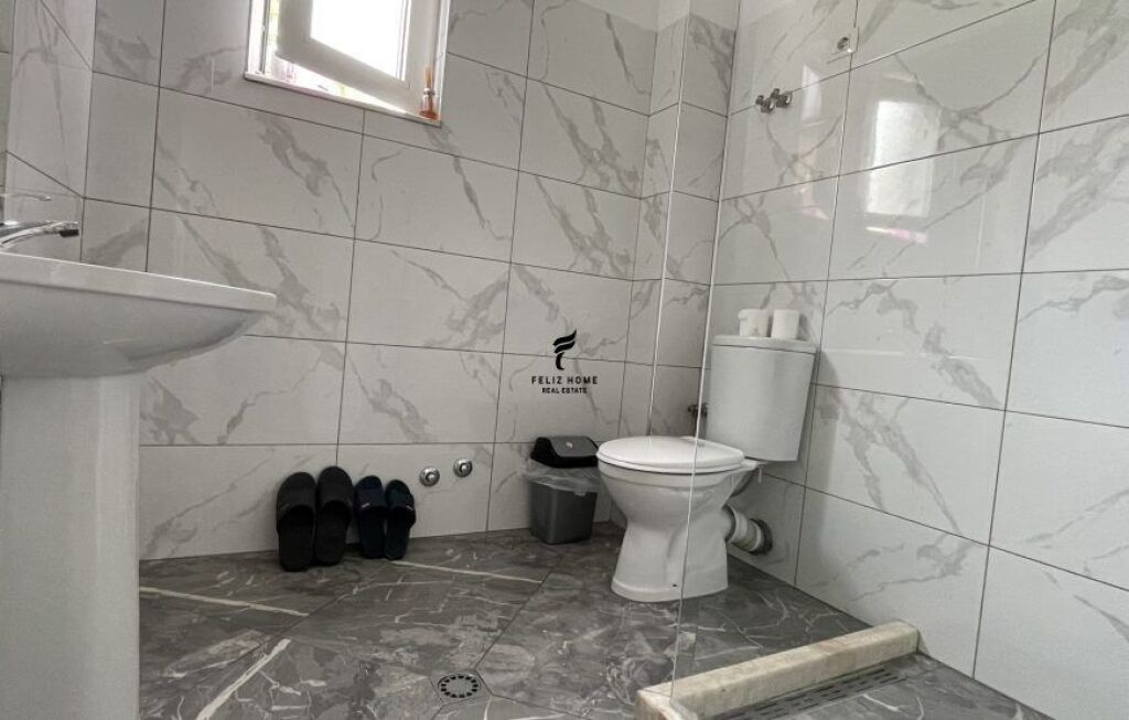 GARSONIERE ME QERA 40M2 MYSLYM SHYR 45.000 LEKE FH-74648