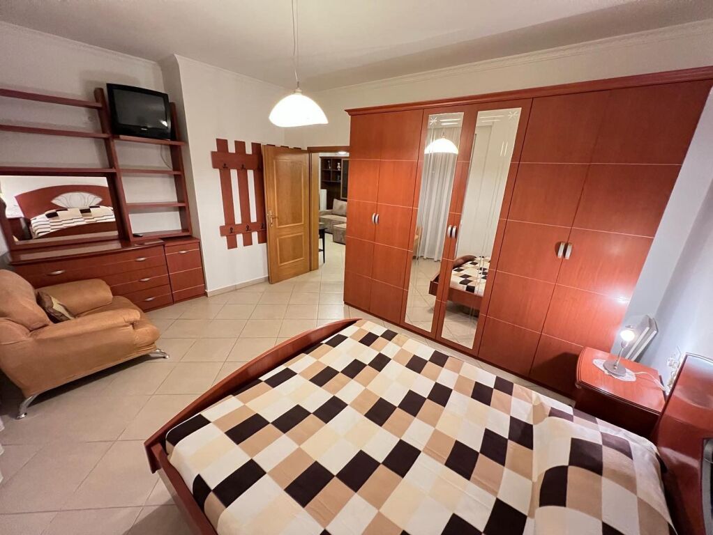 🏡✨ QERA – Apartament 2+1  📍 Prane Kishes Katolike Rruga  e Kavajes 💰 Çmimi: 60.000 Lekë / muaj