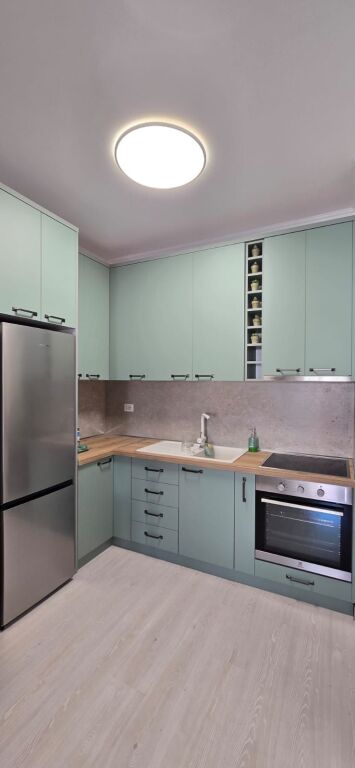 Jepet me qira apartament 1+1+1 ballkon, 55 m², te rruga e Barrikadave