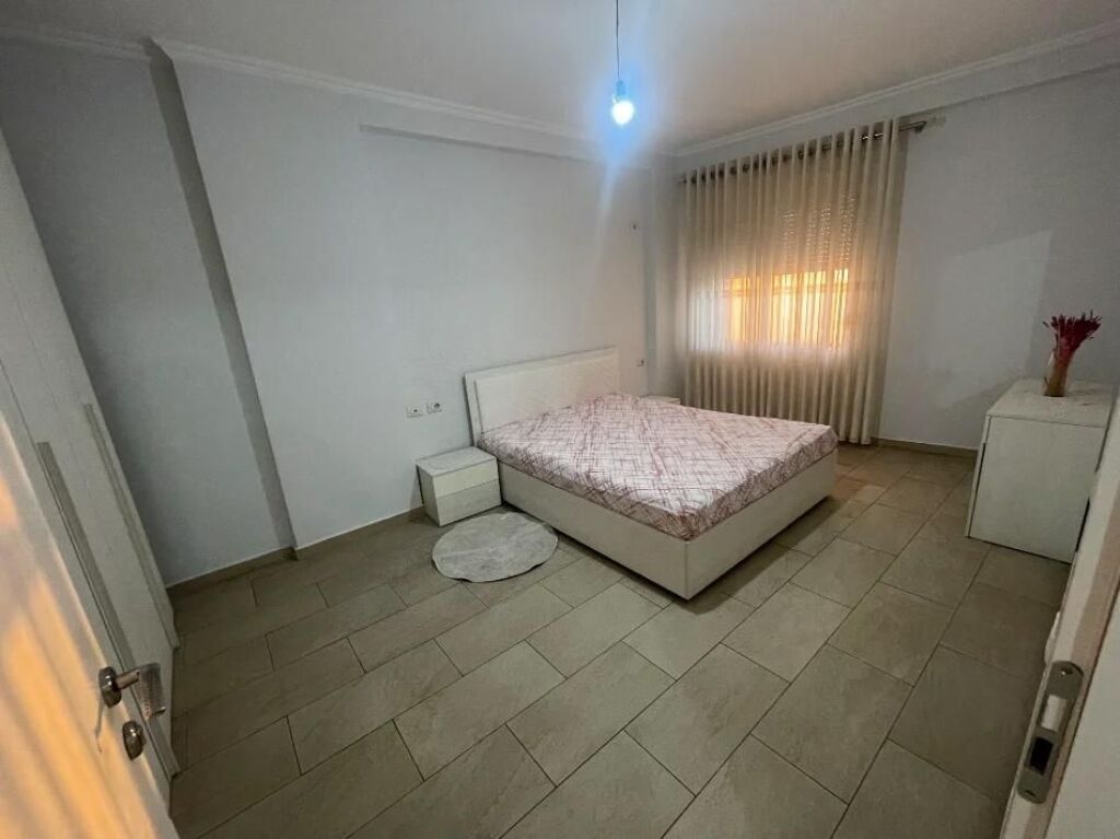 Affittasi Appartamento 2+1, Astir vicino al Ristorante Kledi via Tom Plezha 600 Euro