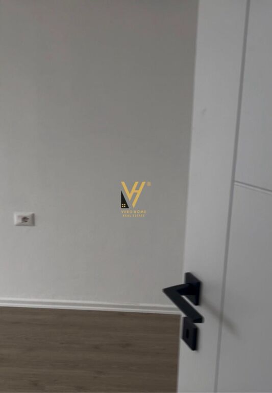 OFFICE 65 M2 FOR RENT AT RIZA CEROVA STREET 450 EURO
