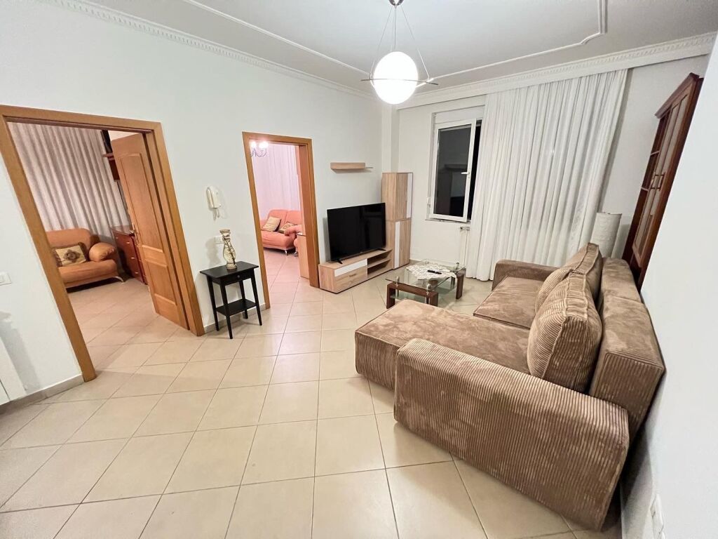 🏡✨ QERA – Apartament 2+1  📍 Prane Kishes Katolike Rruga  e Kavajes 💰 Çmimi: 60.000 Lekë / muaj