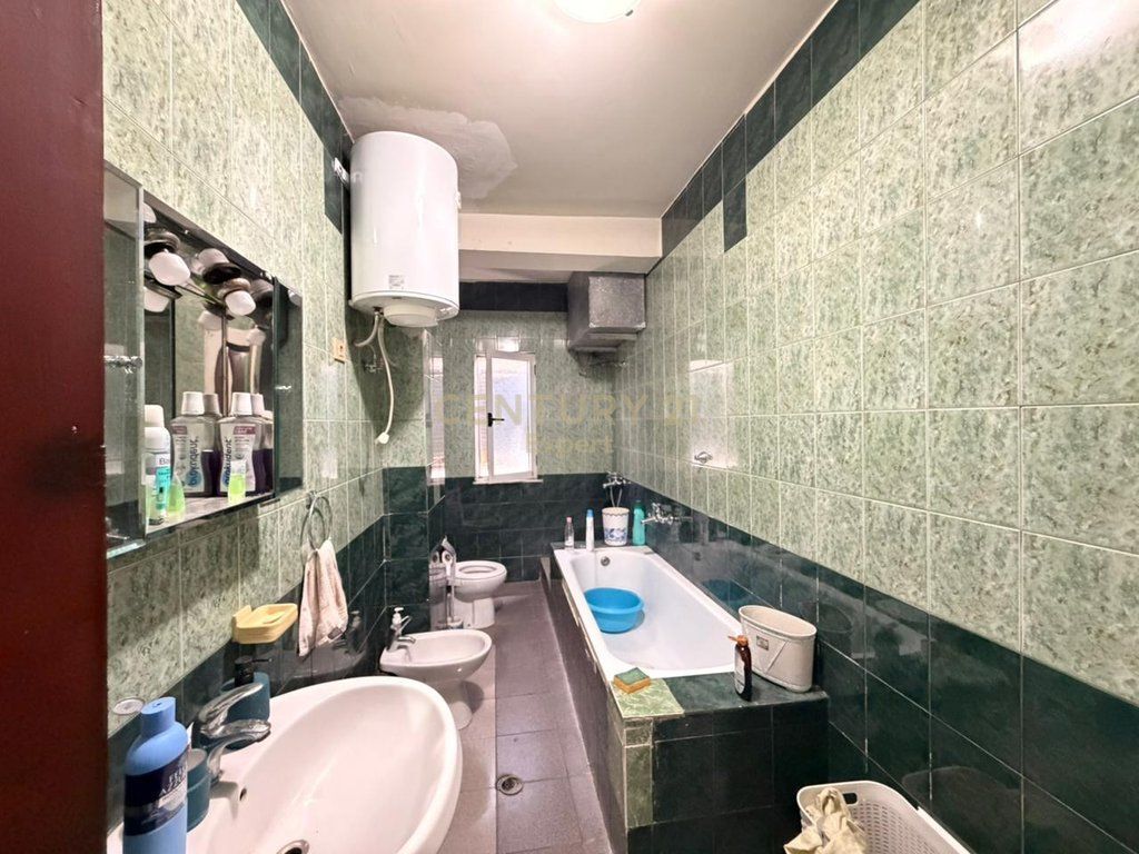 SHESIM APARTAMENT 1+1 PRANE SHKOLLES SE KUQE!! 150,000 €