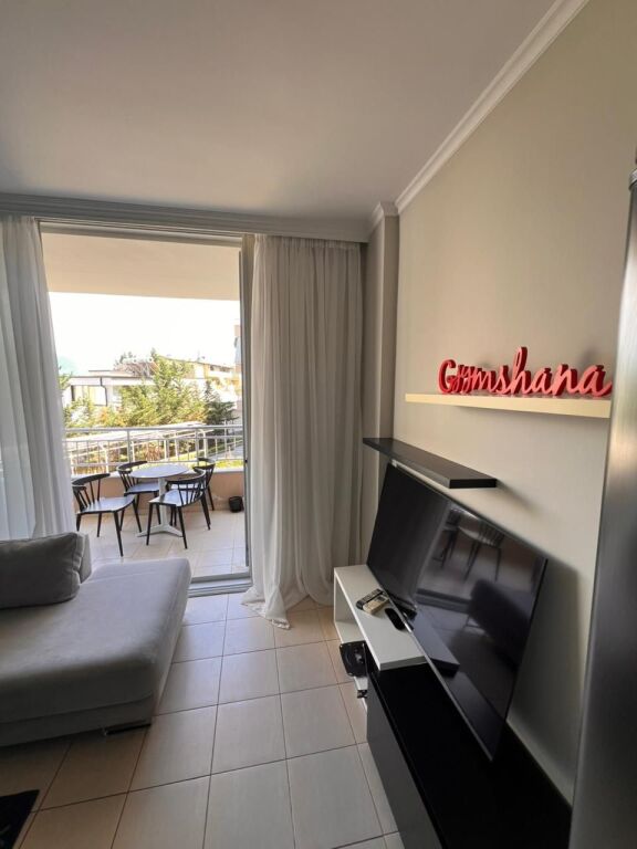 Me Qera: Super Apartament 1+1 + Ballkon + P.Parkimi || (📍Liqeni Artificial - Afër Kopshtit Zologjik), Pllt I Ri Me Ashensor, me Oborr | 750 Euro/Muaj
