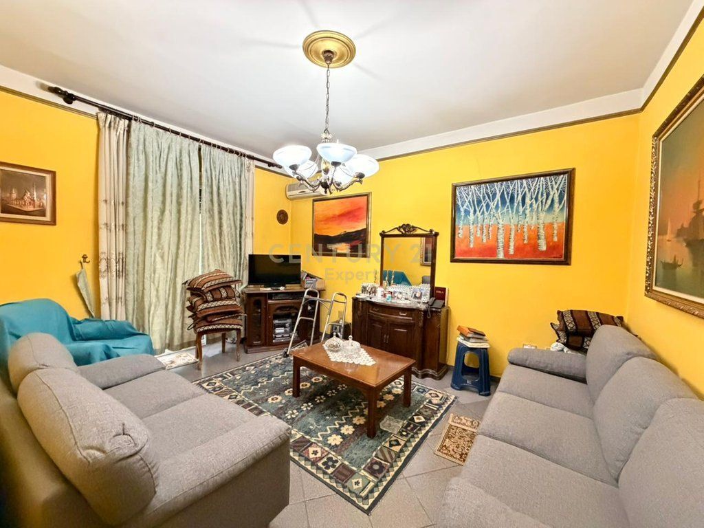 SHESIM APARTAMENT 1+1 PRANE SHKOLLES SE KUQE!! 150,000 €
