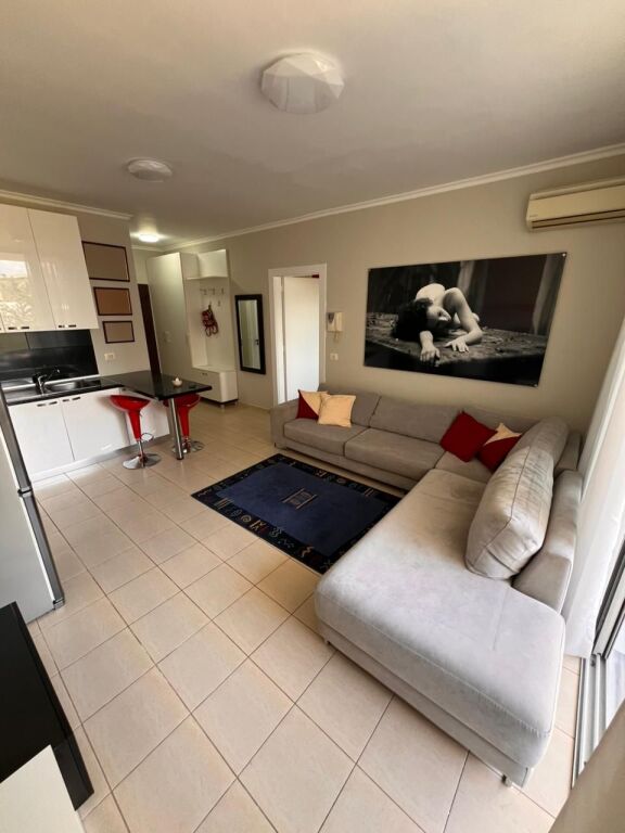 Me Qera: Super Apartament 1+1 + Ballkon + P.Parkimi || (📍Liqeni Artificial - Afër Kopshtit Zologjik), Pllt I Ri Me Ashensor, me Oborr | 750 Euro/Muaj