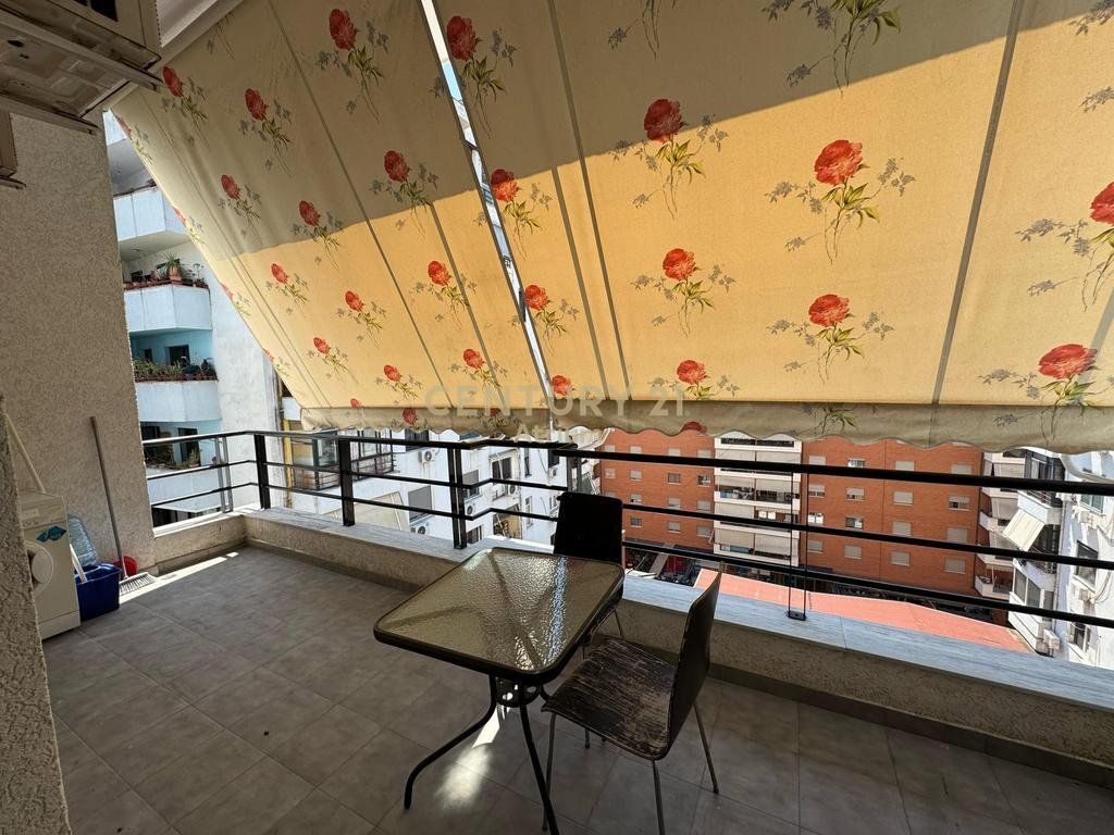 JAPIM ME QIRA APARTAMENT 1+1+ VERANDE TEK KOMPLEKSI DELIJORGJI !!!
