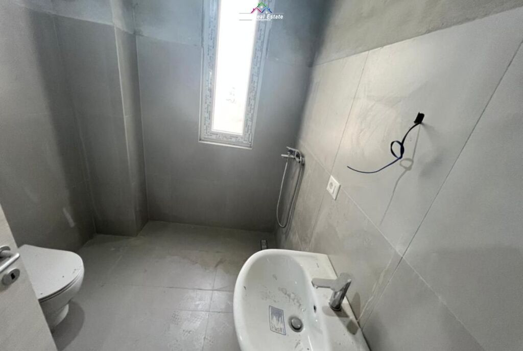 Zyre Me Qera 3+1 Ne Astir (ID BZ2966) Tirane