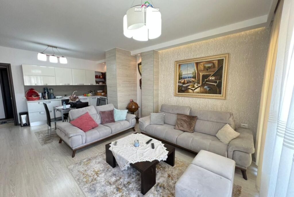 Apartament Me Qera 2+1 Tek Pazari i Ri (ID B2201096) Tirane
