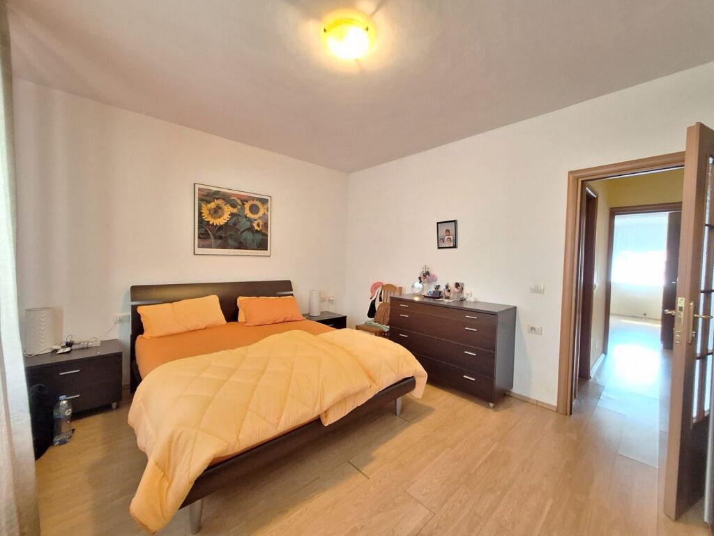 Shitet apartament 2+1+2 me 1 ballkon tek rruga e Kosovareve