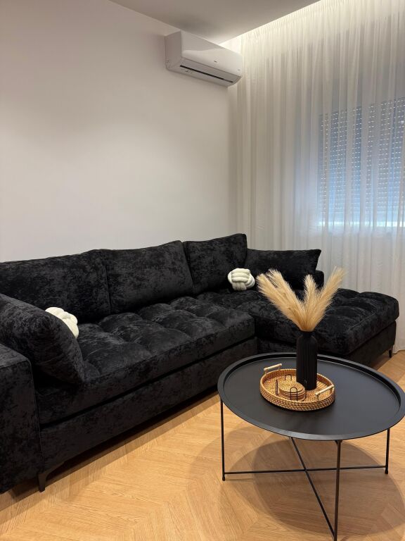 Apartament luksoz 1+1 me qira – pranë Liqenit Artificial !