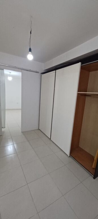 In affitto 3+2 vuoto a xhomllik 38000 lek