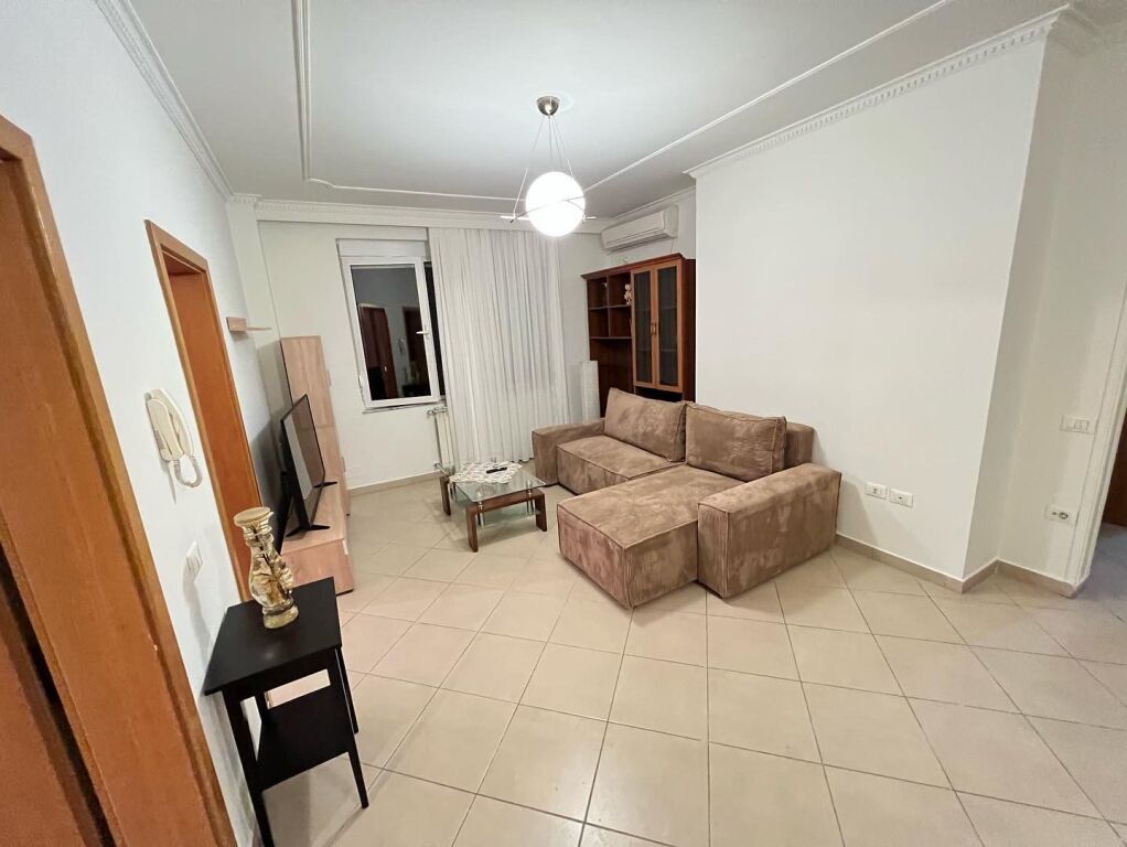 🏡✨ QERA – Apartament 2+1  📍 Prane Kishes Katolike Rruga  e Kavajes 💰 Çmimi: 60.000 Lekë / muaj