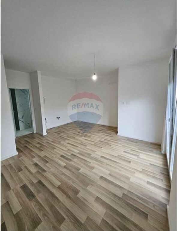 Shitet Garsoniere tek Shkolla e Baletit