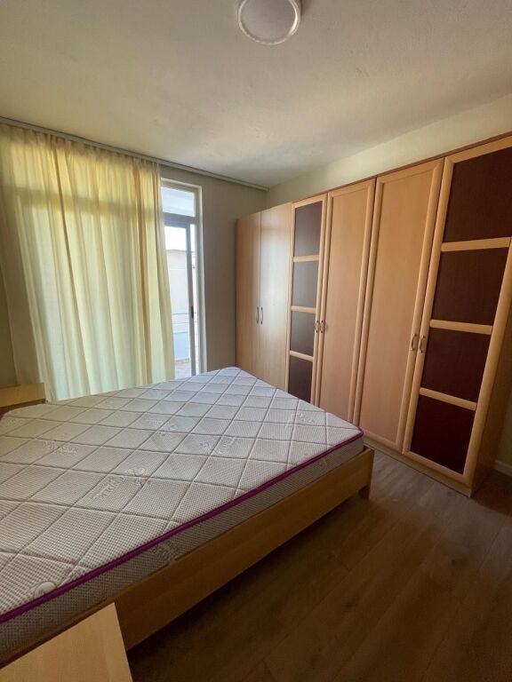 Apartament 1+1 me qira prane Pazarit te Ri!
