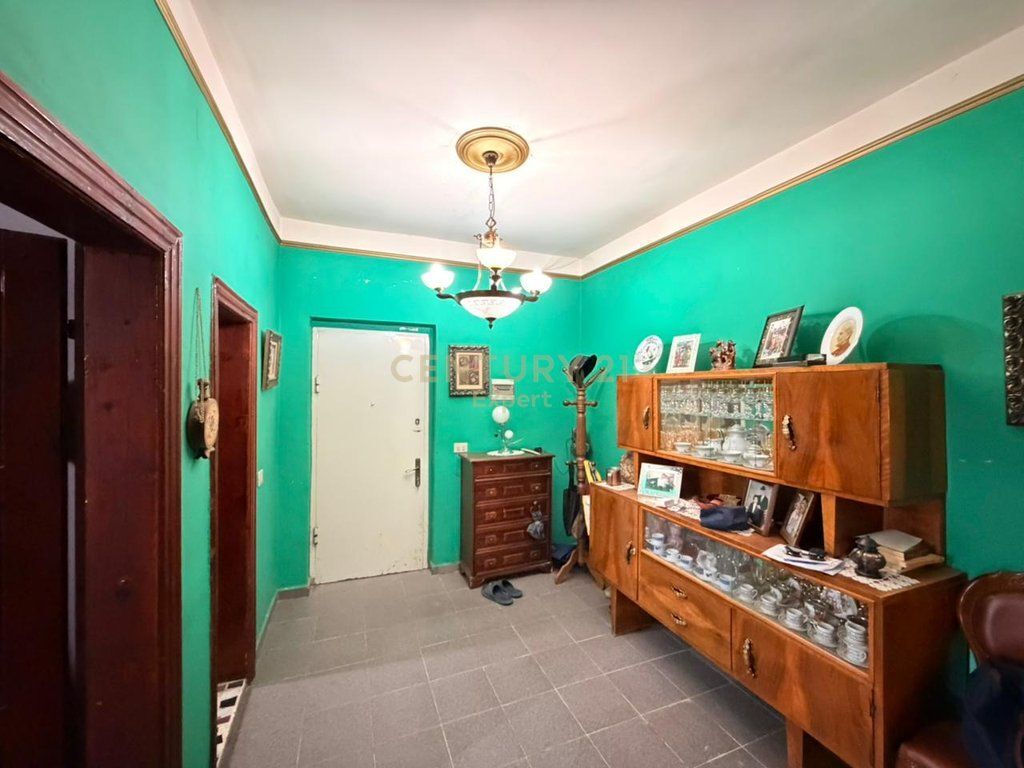 SHESIM APARTAMENT 1+1 PRANE SHKOLLES SE KUQE!! 150,000 €