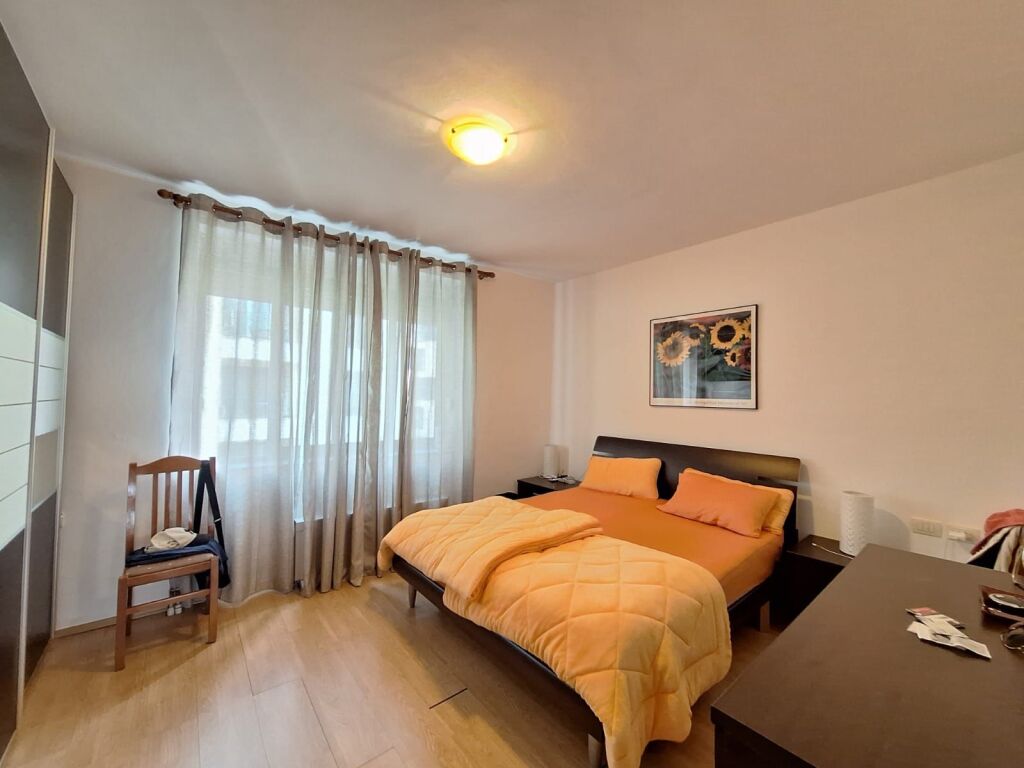 Shitet apartament 2+1+2 me 1 ballkon tek rruga e Kosovareve