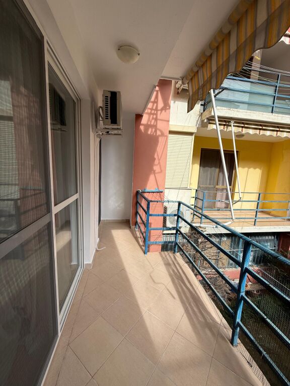 Shitet Apartament 1+1 ne Golem !