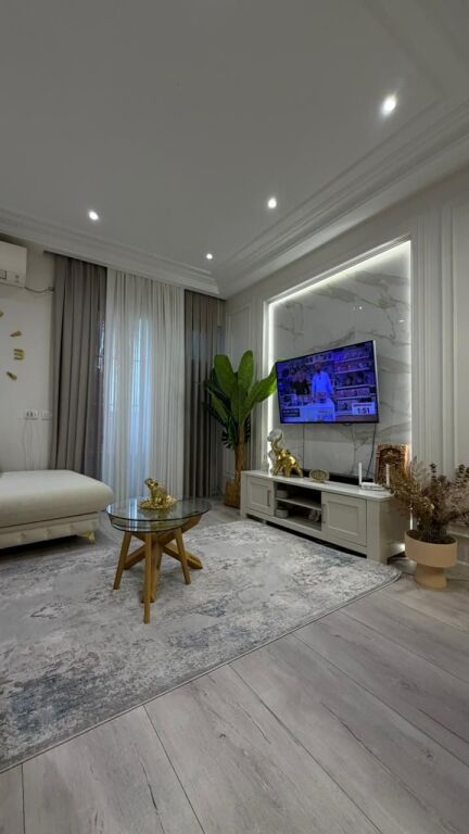 Shitet Apartament 2+1 i mobiluar luks tek Komuna e Parisit