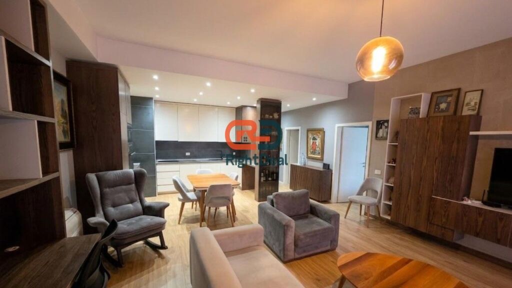 Tek Kompleksi Mangalem 21, Shitet Apartament 1+1 + Post Parkimi, Konvertohet ne 2+1, Ideal Per Banim !!!