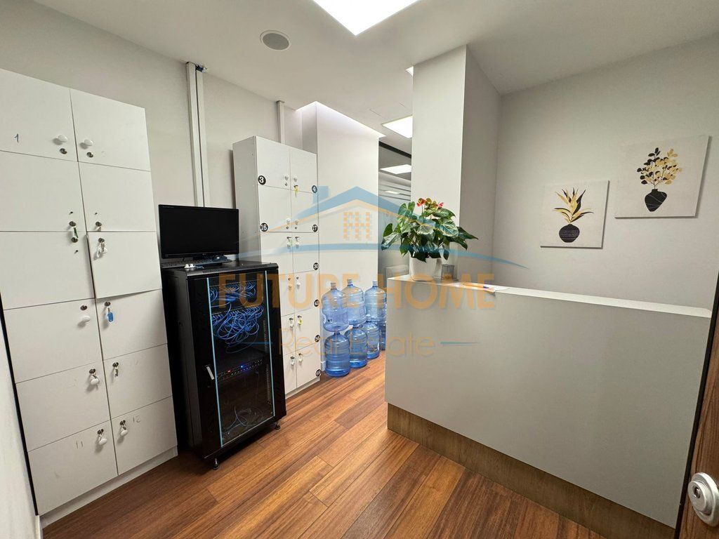 Shitet, Apartament 2+1+Depo, Rruga e Barrikadave, Tiranë