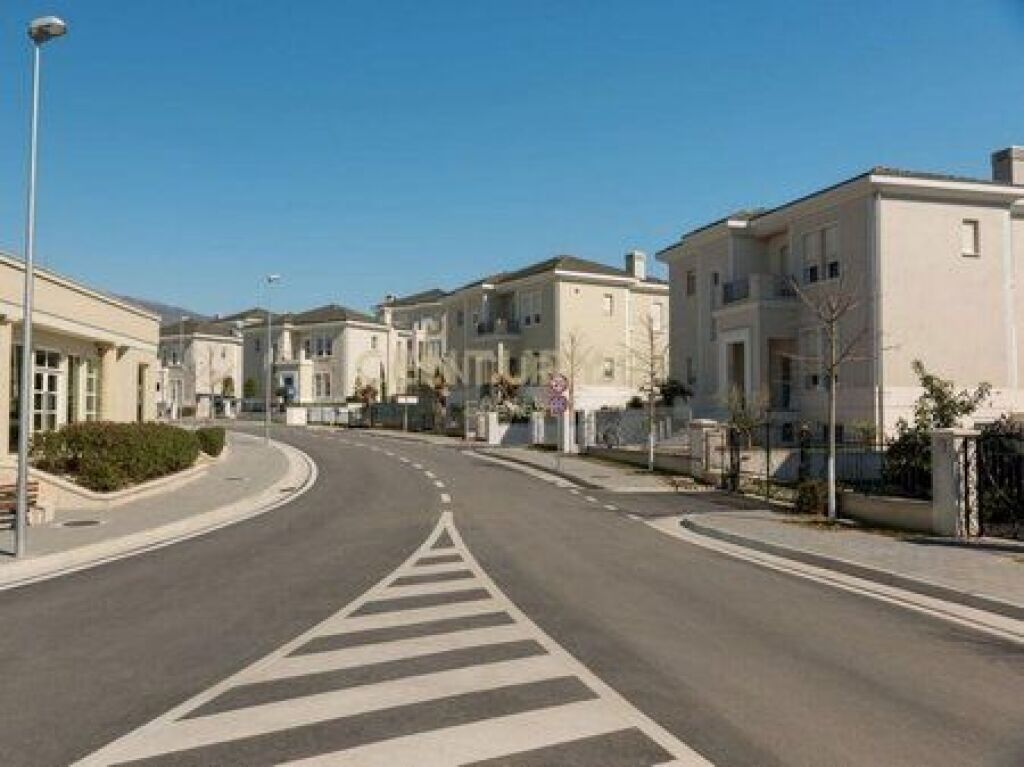 Vilë luksoze me pishinë për qera në Rolling Hills Luxury Residences