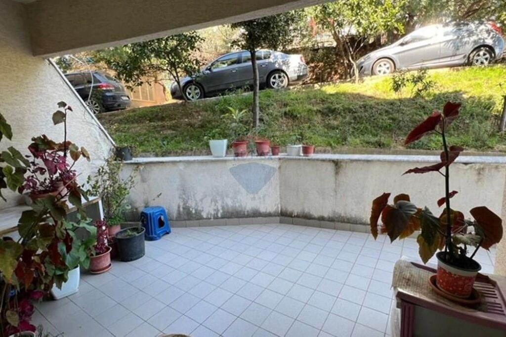 Apartament 2+1+2 për shitje Freku