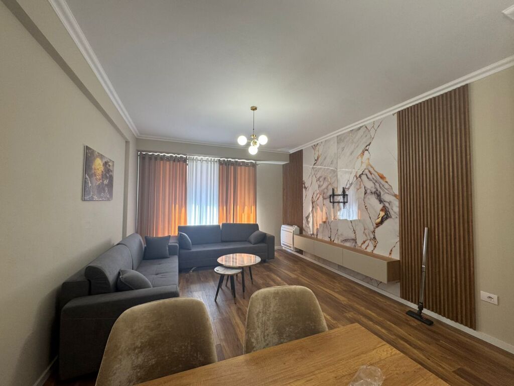 JAP ME QERA APARTAMENT 1+1 TEK URBAN GATE, UNAZA E RE
