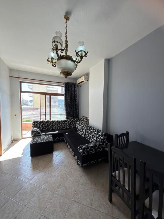 Apartsment ne shitje 1+1 Misto Mane Kombinat