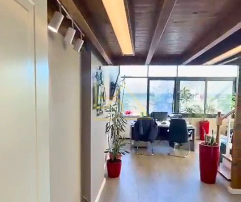 Shitet Duplex – pranë American 3, Tiranë