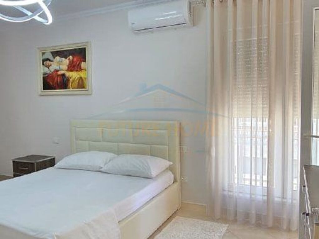 Qera, Apartament 1+1, ish Parku i Autobuzave, Tiranë