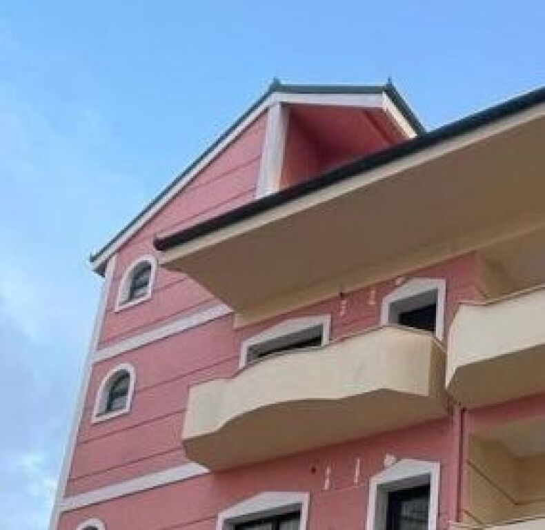 Shitet / Jepet me qira godinë te Liqeni i Thatë