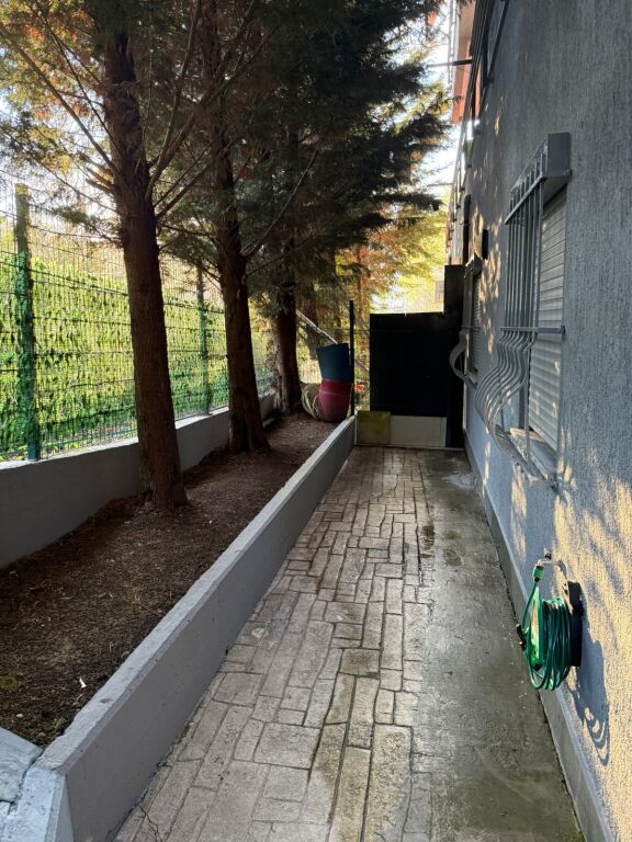 Shitet Apartament 2+1 + Verande Te Liqeni thate.