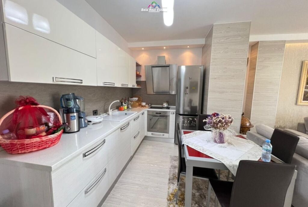 Apartament Me Qera 2+1 Tek Pazari i Ri (ID B2201096) Tirane