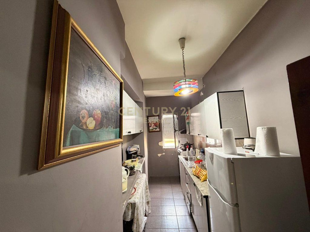 SHESIM APARTAMENT 1+1 PRANE SHKOLLES SE KUQE!! 150,000 €