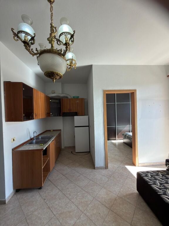 Apartsment ne shitje 1+1 Misto Mane Kombinat