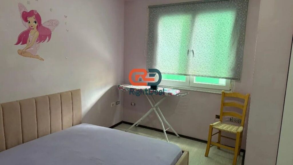 Tek Komuna E Parisit, Jepet Me Qira Apartament 2+1, Ideal Per Banim!!!