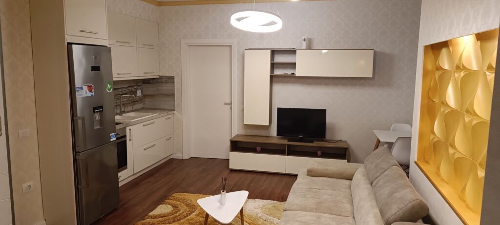 Shitet Apartament 2+1 + Verande Te Liqeni thate.