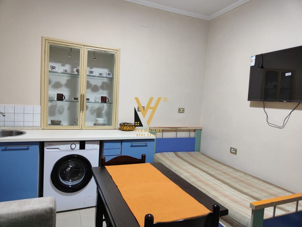 JEPET GARSONIERE 28 M2 ME QERA TE MEDRESEJA 300 EURO