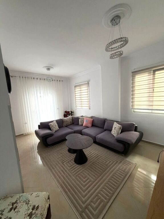 Jepet me qera 2+1+2 , 110 m² ,600 € , tek Kodra e Diellit, prane Eleonores