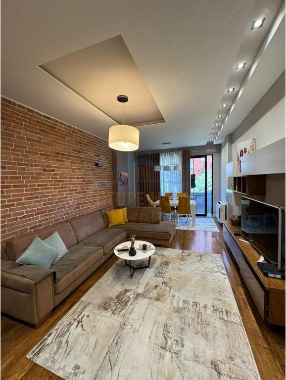 Shitet, Apartament 2+1, Unaza e Re