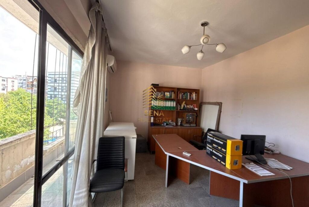 Rent, Business Premises 3+1+2blk, Elbasan Street, 800 Euro/month