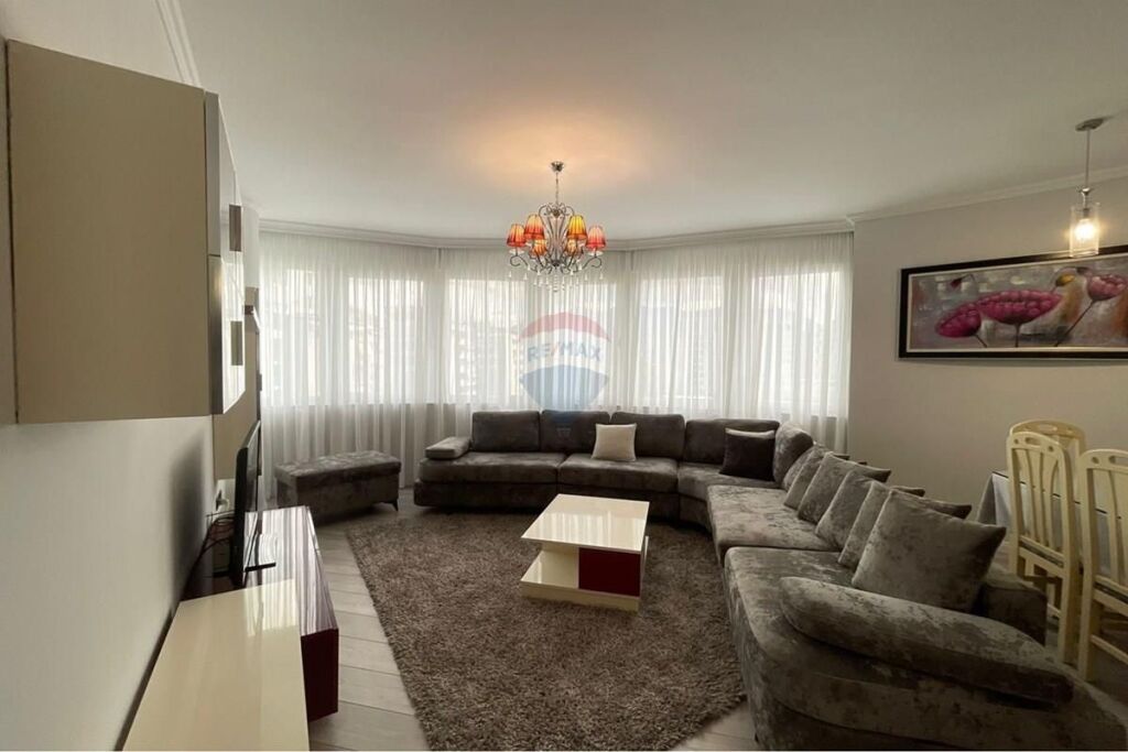 Ofrohet per qira Apartament 3+1 te rruga e Kavajës